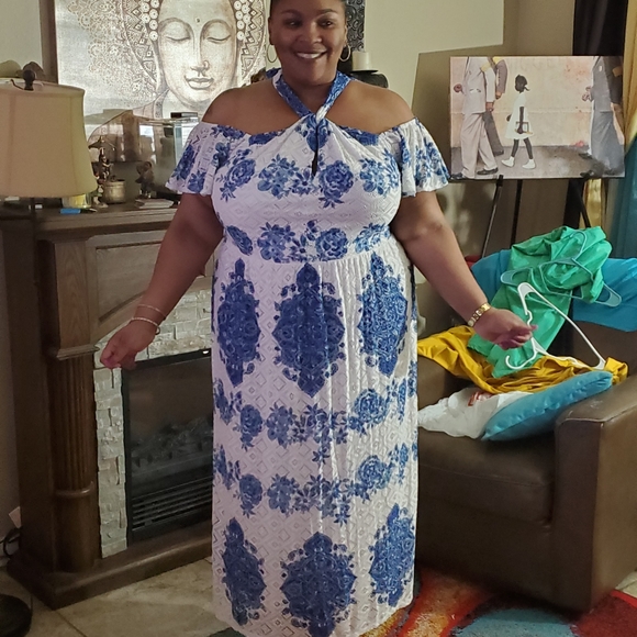 Lace Maxi Dress - Picture 2 of 5